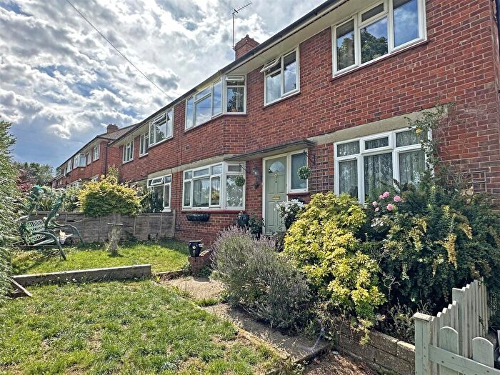 2 Bedroom Maisonette For Sale In Maple Way, Coulsdon, CR5