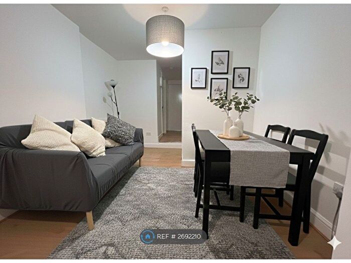 2 Bedroom Flat To Rent In Briscoe Road, London, SW19