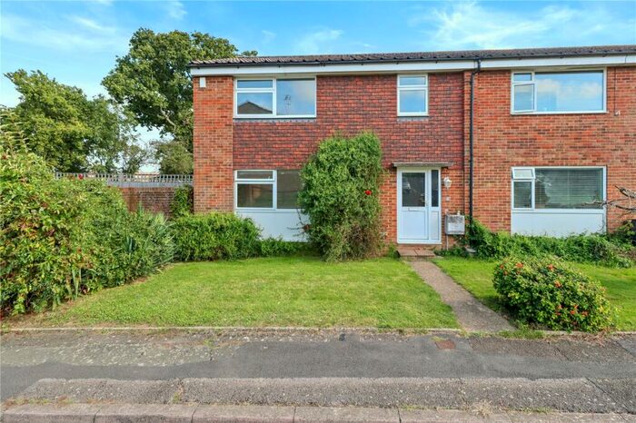 3 Bedroom End Of Terrace House To Rent In Gemma Close, Hailsham, BN27