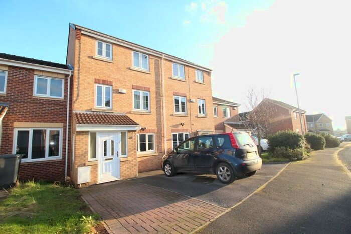 4 Bedroom Semi-Detached House To Rent In Longfield Avenue, Nottingham NG8