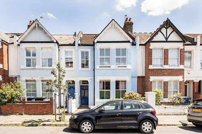 3 Bedroom Flat For Sale In Davis Road, Acton, W3