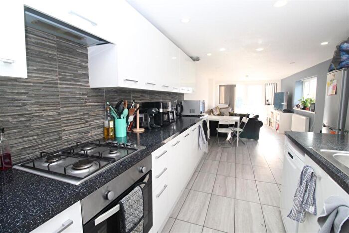 7 Bedroom House To Rent In Hirwain Street, Cathays, Cardiff, CF24