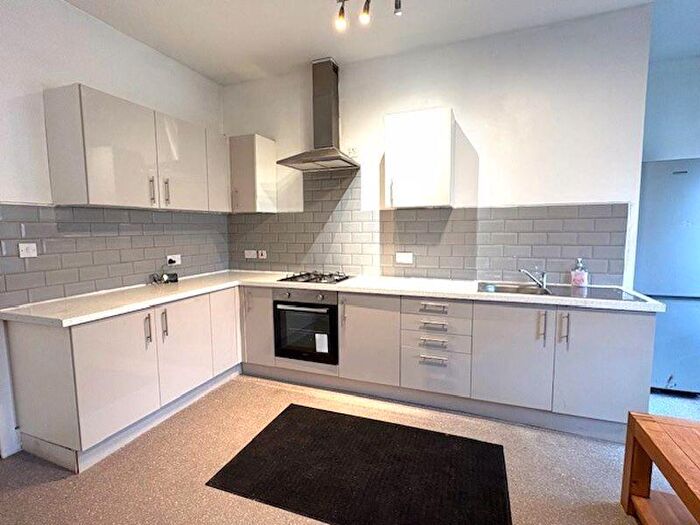2 Bedroom Flat To Rent In Raglan Road, Leeds, LS2