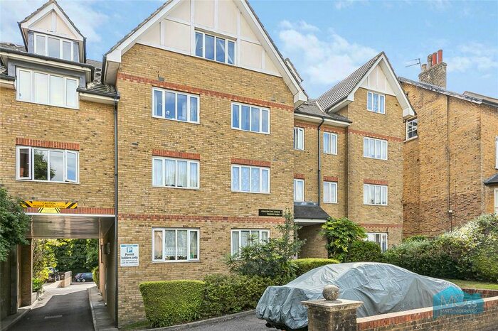 2 Bedroom Flat To Rent In Coachman Lodge, - Friern Park, North Finchley, London, N12