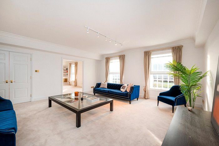 3 Bedroom Flat To Rent In Park Street, Mayfair, London, W1K