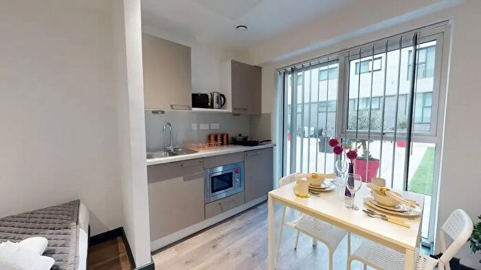 Studio To Rent In Dumfries Street, Luton, LU1