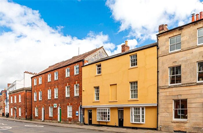 3 Bedroom Town House For Sale In Long Street, Devizes, Wiltshire, SN10