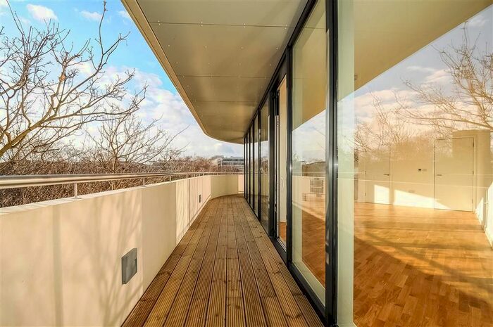 1 Bedroom Flat To Rent In Edmunds House, Colonial Drive, Chiswick W4