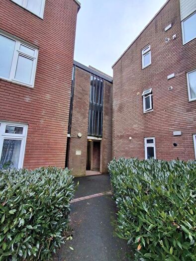 2 Bedroom Flat To Rent In Downton Court, Deercote, Hollinswood, Telford, TF3