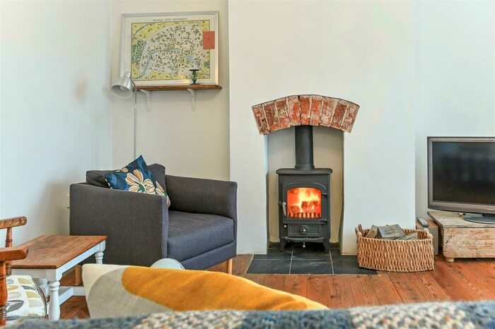 2 Bedroom Flat To Rent In Lavant Street, Petersfield, GU32