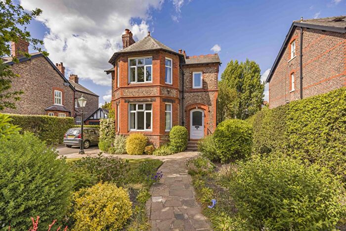 4 Bedroom Detached House For Sale In Park Road, Hale, WA15