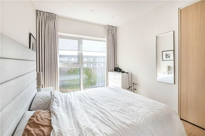 2 Bedroom Flat To Rent In Columbia Gardens, Earls Court, SW6