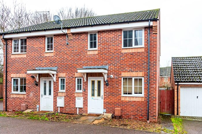 3 Bedroom Semi Detached House For Sale In Maye Dicks Road, Rushden, NN10