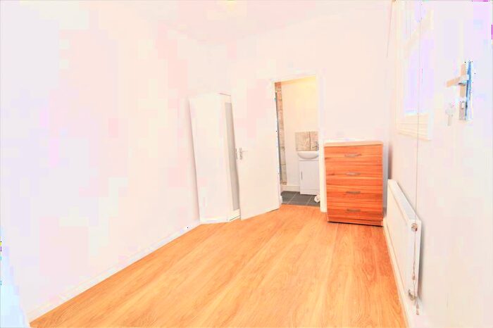 Property To Rent In Lymington Avenue, London, N22