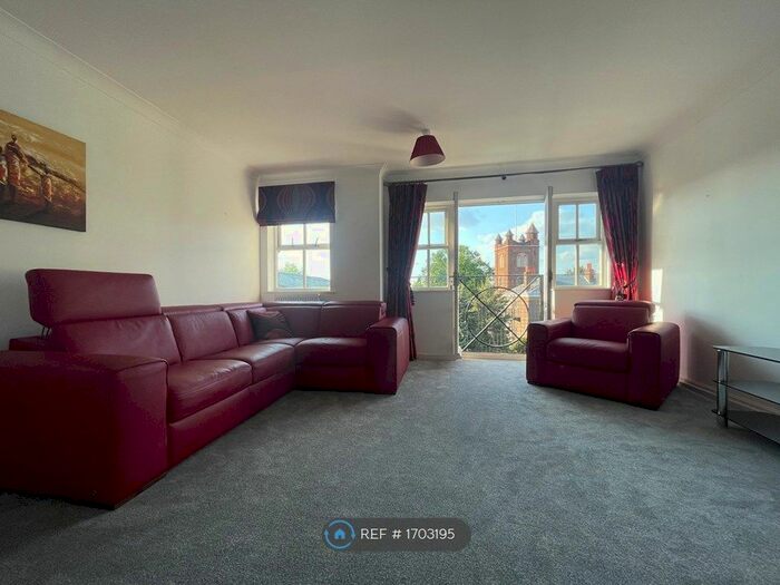 2 Bedroom Flat To Rent In Rectory Court, London, E18