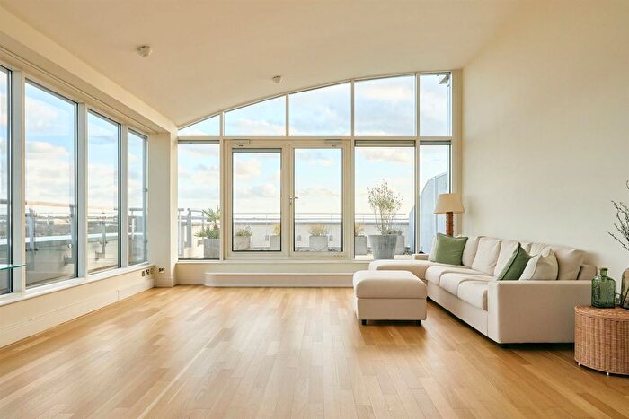 2 Bedroom Flat To Rent In Mortlake High Street, Mortlake, SW14