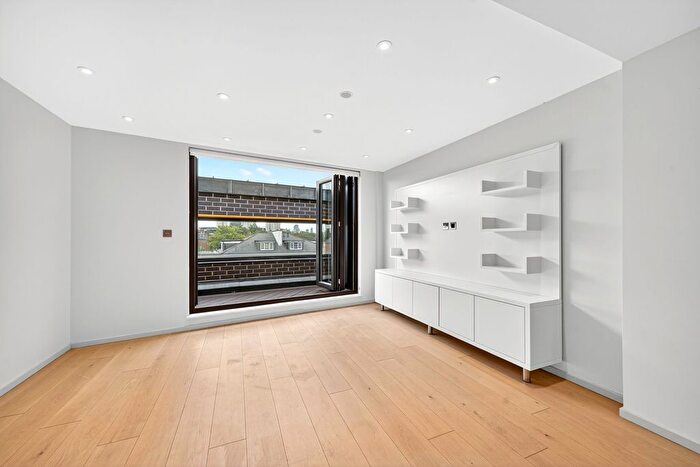 2 Bedroom Flat For Sale In Seven Sisters Road, London, N7