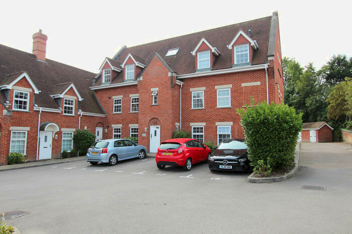 1 Bedroom Ground Flat To Rent In Old School Court, Fareham, PO16