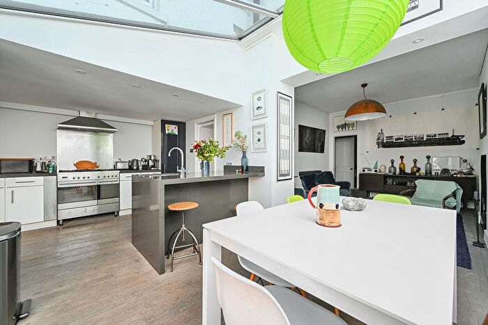 4 Bedroom Terraced House To Rent In Devonshire Place, Brighton, BN2