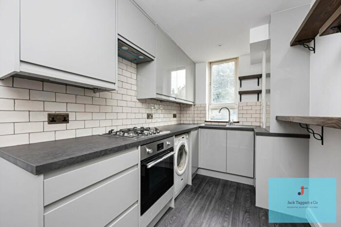 2 Bedroom Apartment To Rent In The Drive, Hove, BN3