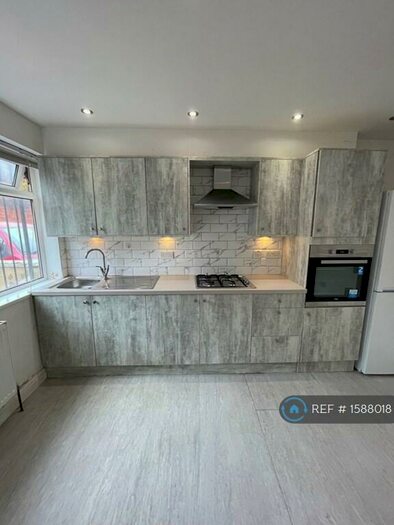 4 Bedroom End Of Terrace House To Rent In Kelso Gardens, Leeds, LS2