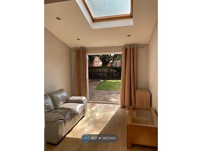 2 Bedroom Flat To Rent In Hurrell Road, Cambridge, CB4