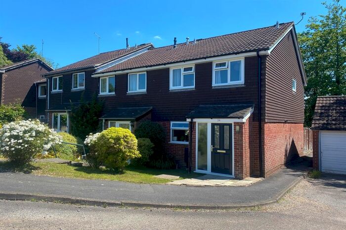 3 Bedroom End Of Terrace House To Rent In Stoneham Park, Petersfield, GU32