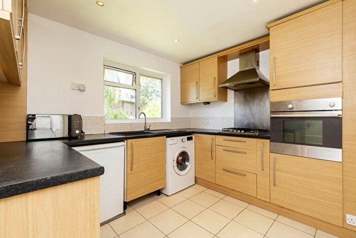 2 Bedroom Flat To Rent In Foster Street, London, NW4