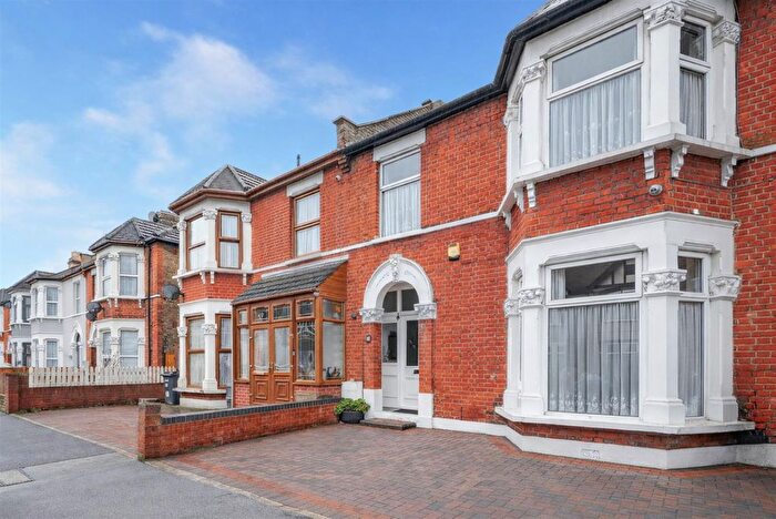 4 Bedroom Property For Sale In Seven Kings Road, Seven Kings, IG3