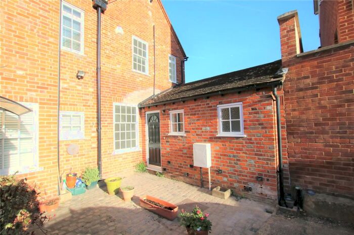 2 Bedroom Apartment To Rent In St Giles Close, Reading, Berkshire, RG1