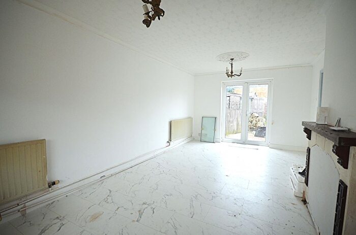 3 Bedroom Semi-Detached House To Rent In Romford, RM6