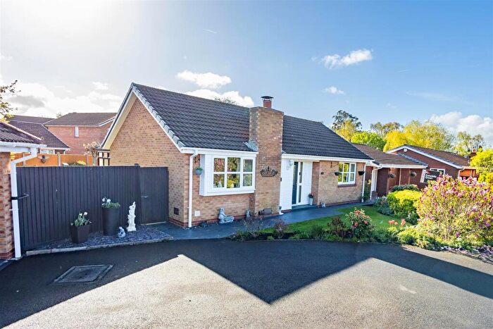 2 Bedroom Detached Bungalow For Sale In Fossdale Moss, Leyland, PR26