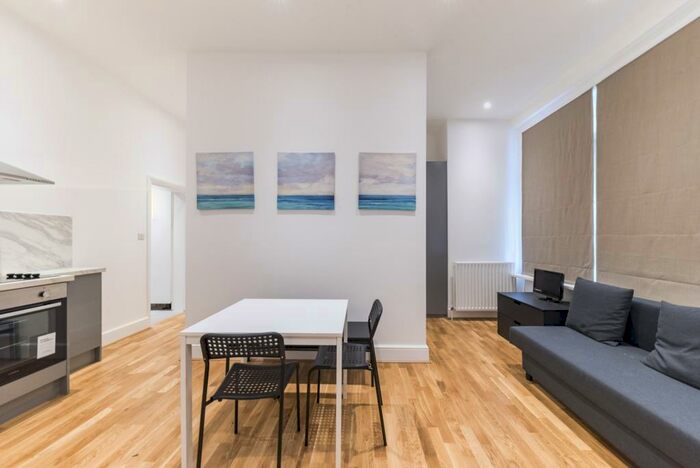 Flat To Rent In Dartmouth Road, Willesden Green, NW2