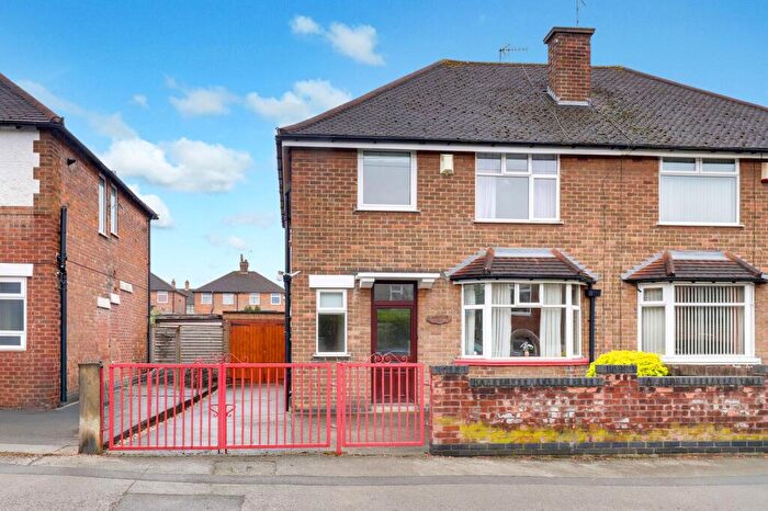 3 Bedroom Semi-Detached House For Sale In Cantrell Road, Nottingham, NG6
