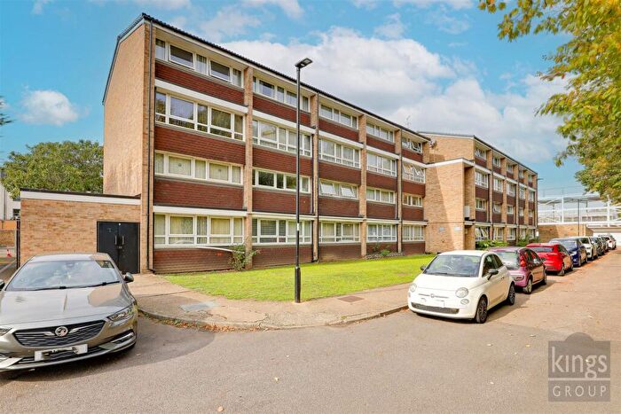 2 Bedroom Flat For Sale In Ivinghoe Close, Enfield, EN1