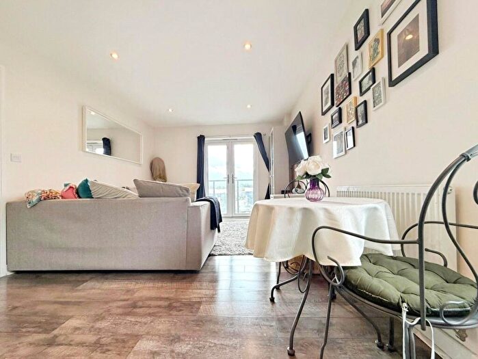 1 Bedroom Apartment For Sale In Fleming Place, Bracknell, Berkshire, RG12