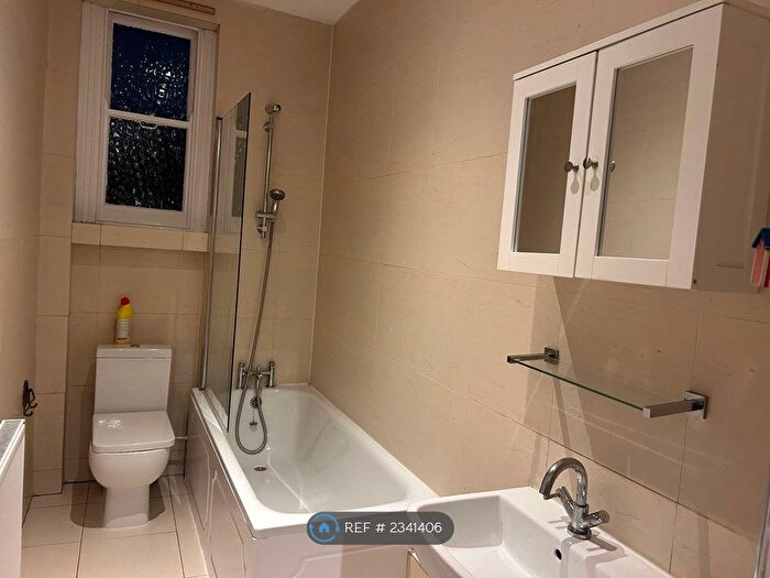 2 Bedroom Flat To Rent In Fortis Green Road, London, N10