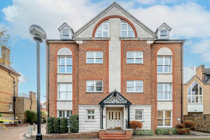 2 Bedroom Flat To Rent In Kendal Place, London, SW15