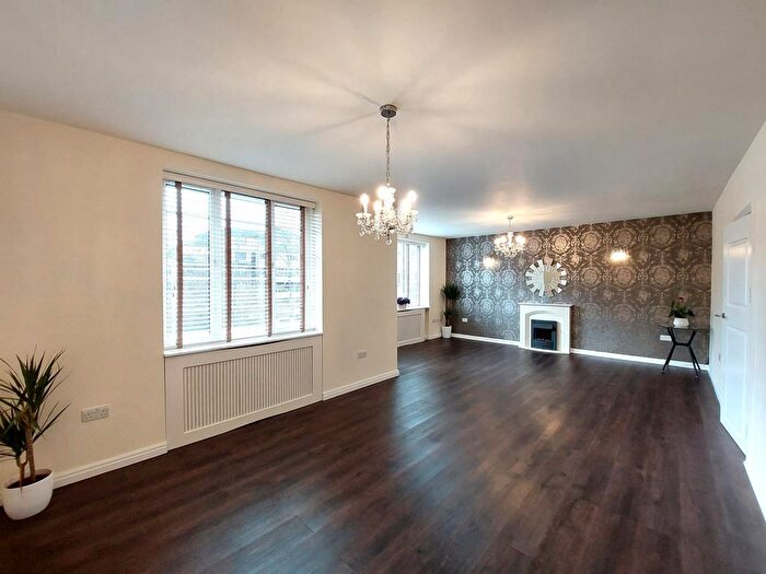 3 Bedroom Flat To Rent In Heathway Court, Hampstead, NW3