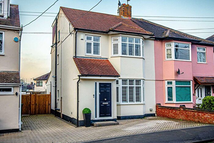 4 Bedroom Semi-Detached House For Sale In Rayleigh Road, Hutton, Brentwood, CM13