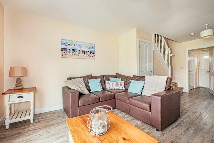 2 Bedroom Terraced House To Rent In Deepdale Close, London N11