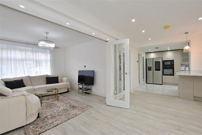 2 Bedroom Semi-detached House For Sale In Bosworth Road, Dagenham, Essex, RM10