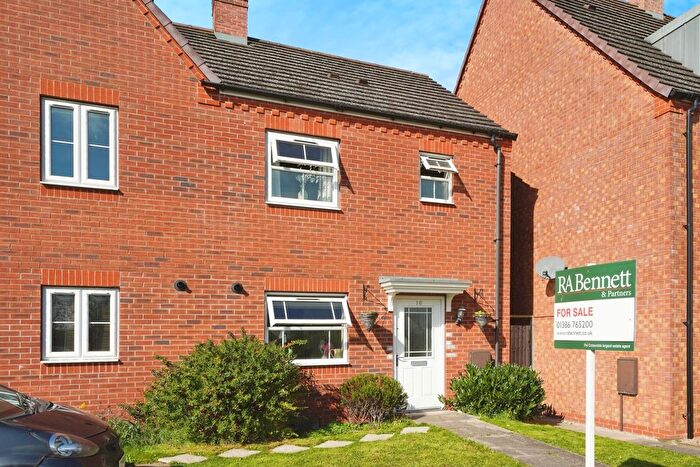 3 Bedroom Detached House For Sale In Lily Walk, Evesham, Worcestershire, WR11