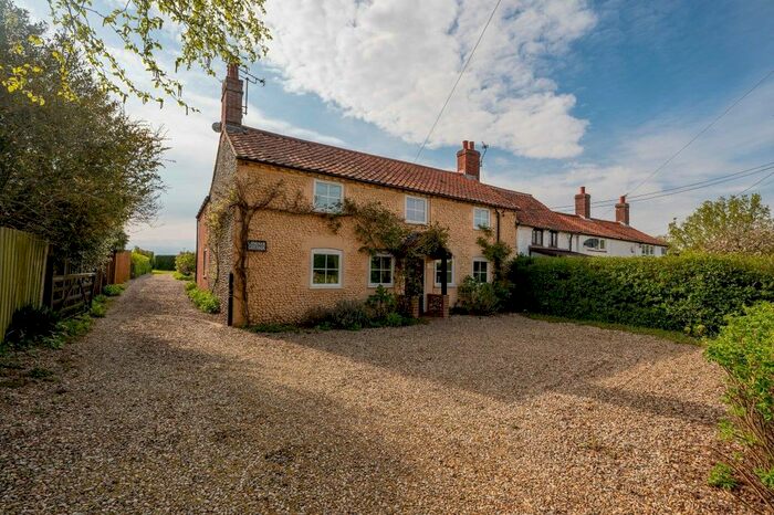 3 Bedroom Semi-Detached House For Sale In Chapel Road, Longham, Dereham, NR19