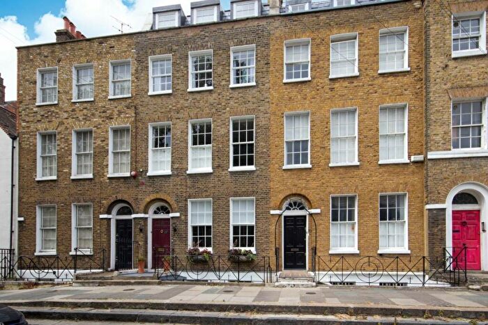 2 Bedroom Flat To Rent In Surrey Square, Walworth, SE17