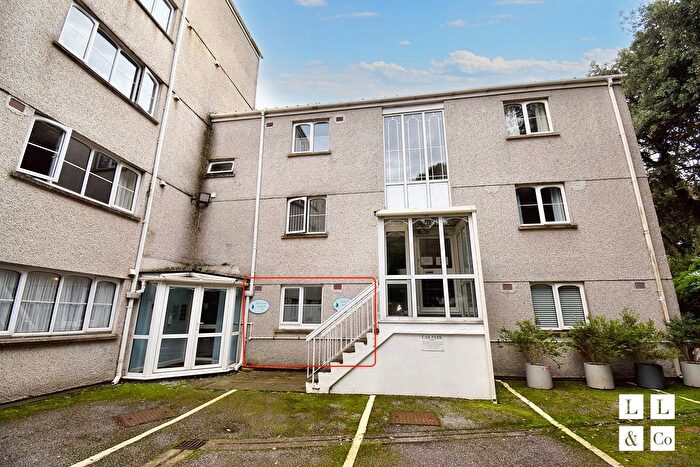 1 Bedroom Flat To Rent In Marine Court, Pendennis Road, Falmouth, TR11
