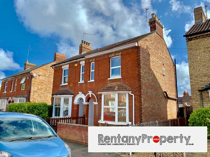 3 Bedroom Semi-Detached House To Rent In Park Road, Bedford MK42