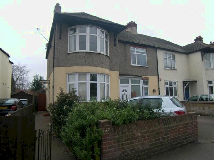 2 Bedroom Maisonette To Rent In Suttons Avenue, Hornchurch, RM12