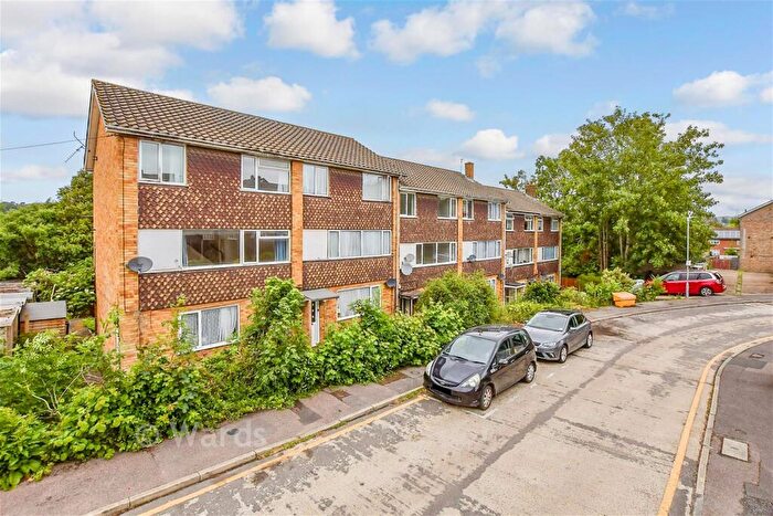 3 Bedroom Duplex For Sale In Dixon Close, Maidstone, Kent, ME15