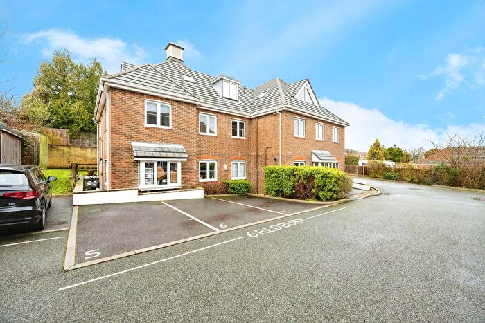 2 Bedroom Flat To Rent In Redbury Drive, Park Gate, Southampton, SO31